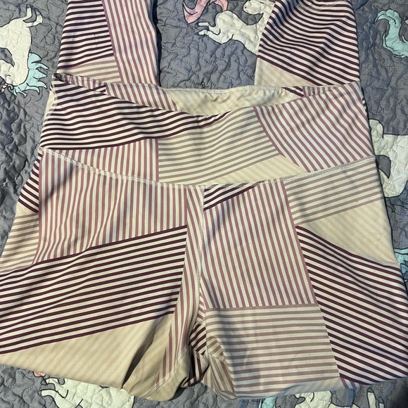2X bundle Fabletics/Old Navy Leggings - Picture 3 of 4